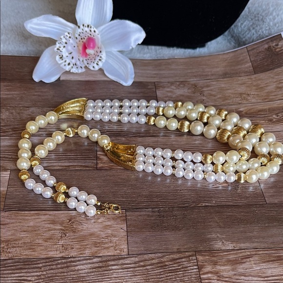 Elegant Gold and Cream Pearl Necklace ( rare find) - Picture 8 of 8